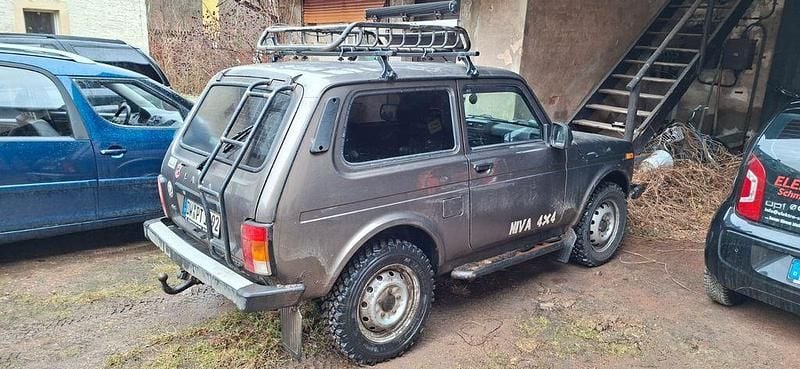 Gebraucht Lada niva 83 PS (61 kW) 2021 Braun SUV