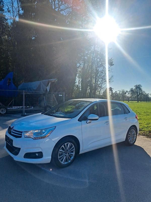 Gebraucht Citroën C4 95 PS (69 kW) 2012 Weiß Limousine