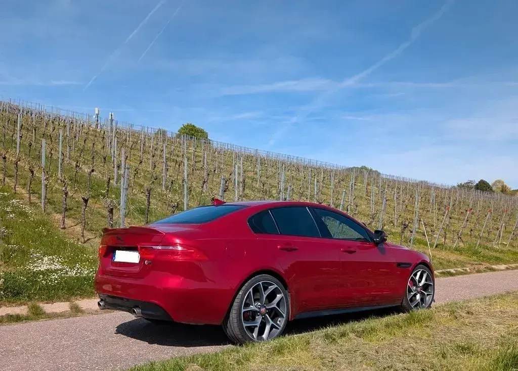 Gebraucht Jaguar XE S 340 PS (250 kW) 2015 Rot Limousine