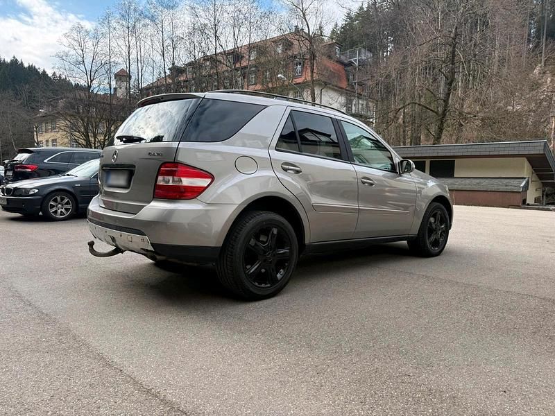 Gebraucht Mercedes ML320 224 PS (164 kW) 2007 Gold SUV