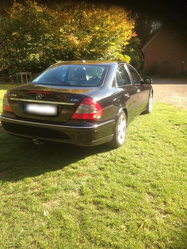 Gebraucht Mercedes E280 Avantgarde 190 PS (139 kW) 2006 Schwarz Limousine