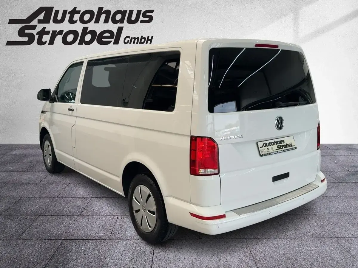 Gebraucht VW Multivan Family 150 PS (110 kW) 2021 Candyweiß Van / Kleinbus