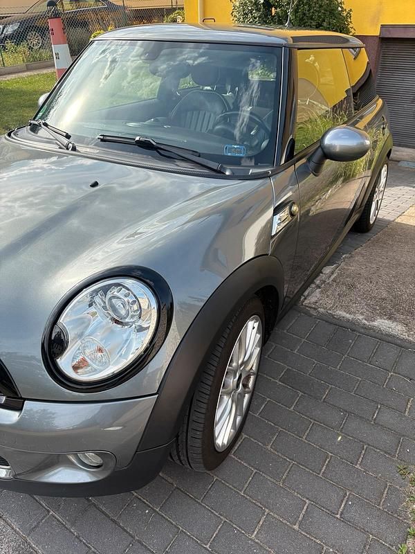 Grau Gebraucht 2009 Mini John Cooper Works Kleinwagen | 9.000 € (Fairer Preis) - Bild 1/4