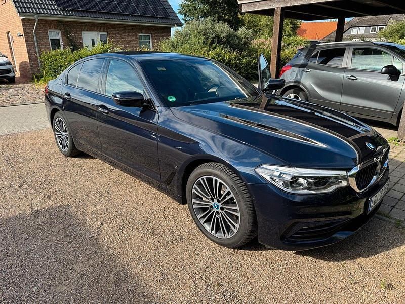 Blau Gebraucht 2018 BMW 530e iPerformance Limousine | 20.299 € (Fairer Preis) - Bild 1/4