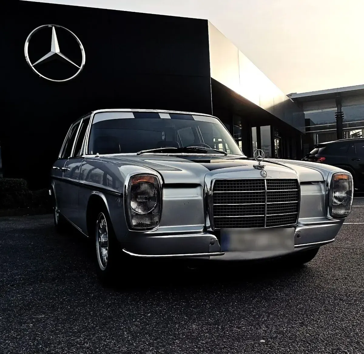 Gebraucht Mercedes 230 120 PS (88 kW) 1973 Silber Limousine