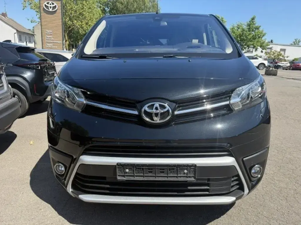Gebraucht Toyota Proace Verso Team 177 PS (130 kW) 2022 Black metallic Kombi
