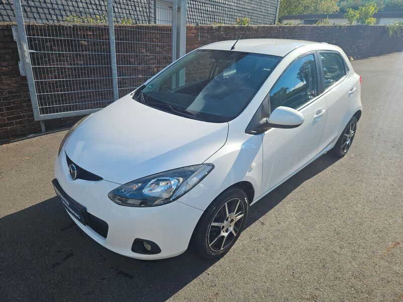 Weiß Gebraucht 2010 Mazda 2 Independence Kleinwagen | 4.999 € (Fairer Preis) - Bild 1/4