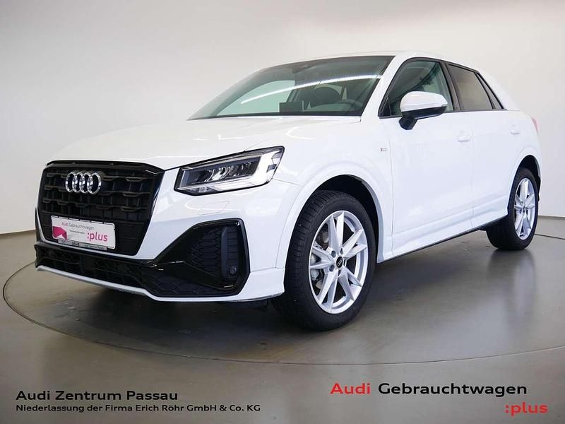 Gletscherweiß metallic Gebraucht 2024 Audi Q2 S-Line SUV | 30.040 € (Etwas zu teuer) - Bild 1/4