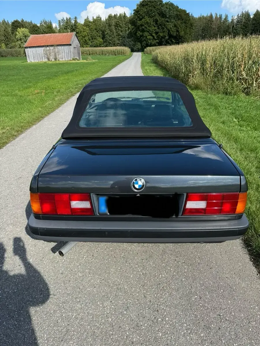 Gebraucht BMW 318 Cabriolet 113 PS (83 kW) 1993 Schwarz Cabrio