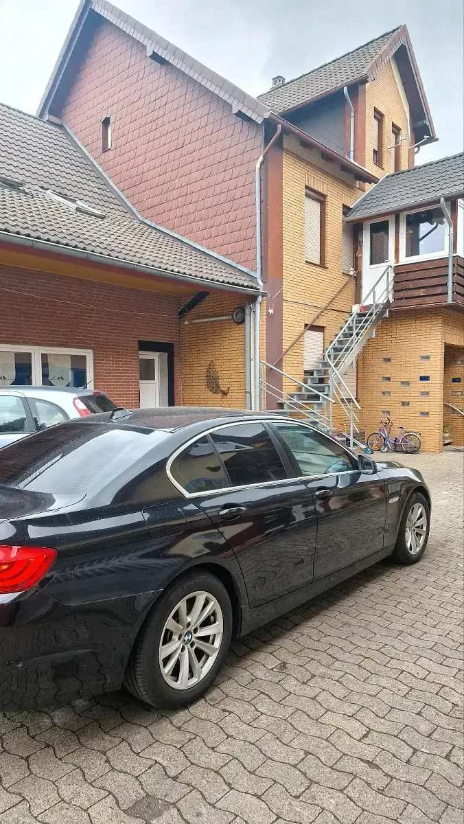 Gebraucht BMW 520 184 PS (135 kW) 2011 Schwarz Limousine