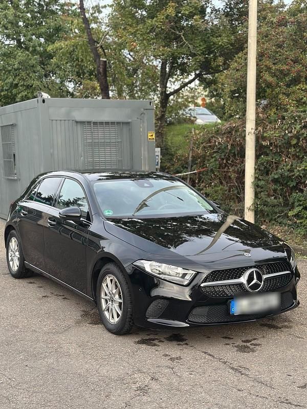 Schwarz Gebraucht 2021 Mercedes A180 Limousine | 17.500 € (Superpreis) - Bild 1/4