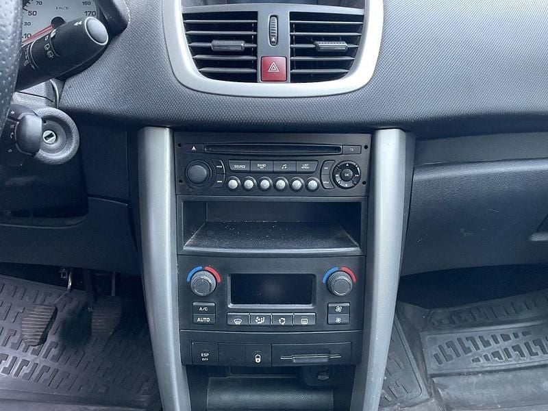 Gebraucht Peugeot 207 Tendance 95 PS (69 kW) 2012 Grau Kombi