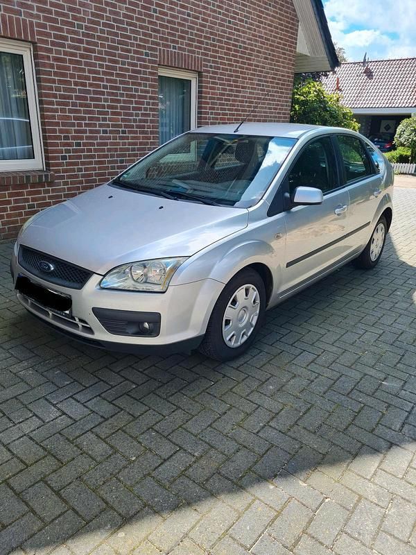 Silber Gebraucht 2007 Ford Focus Limousine | 800 € (Superpreis) - Bild 1/4