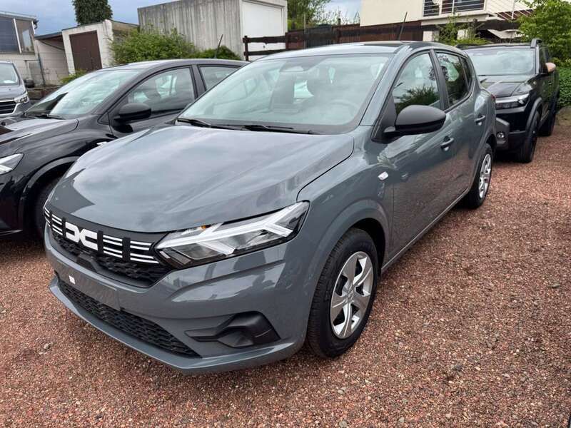 Urban grau Neu 2024 Dacia Sandero Essentiel Kleinwagen | 15.900 € (Fairer Preis) - Bild 1/4