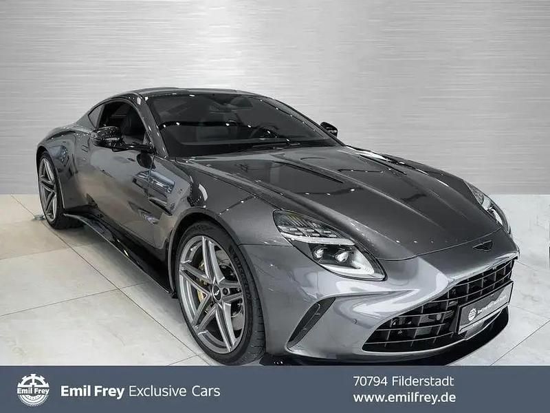 Grau Neu 2025 Aston Martin V8 Vantage Coupé | 228.430 € - Bild 1/4