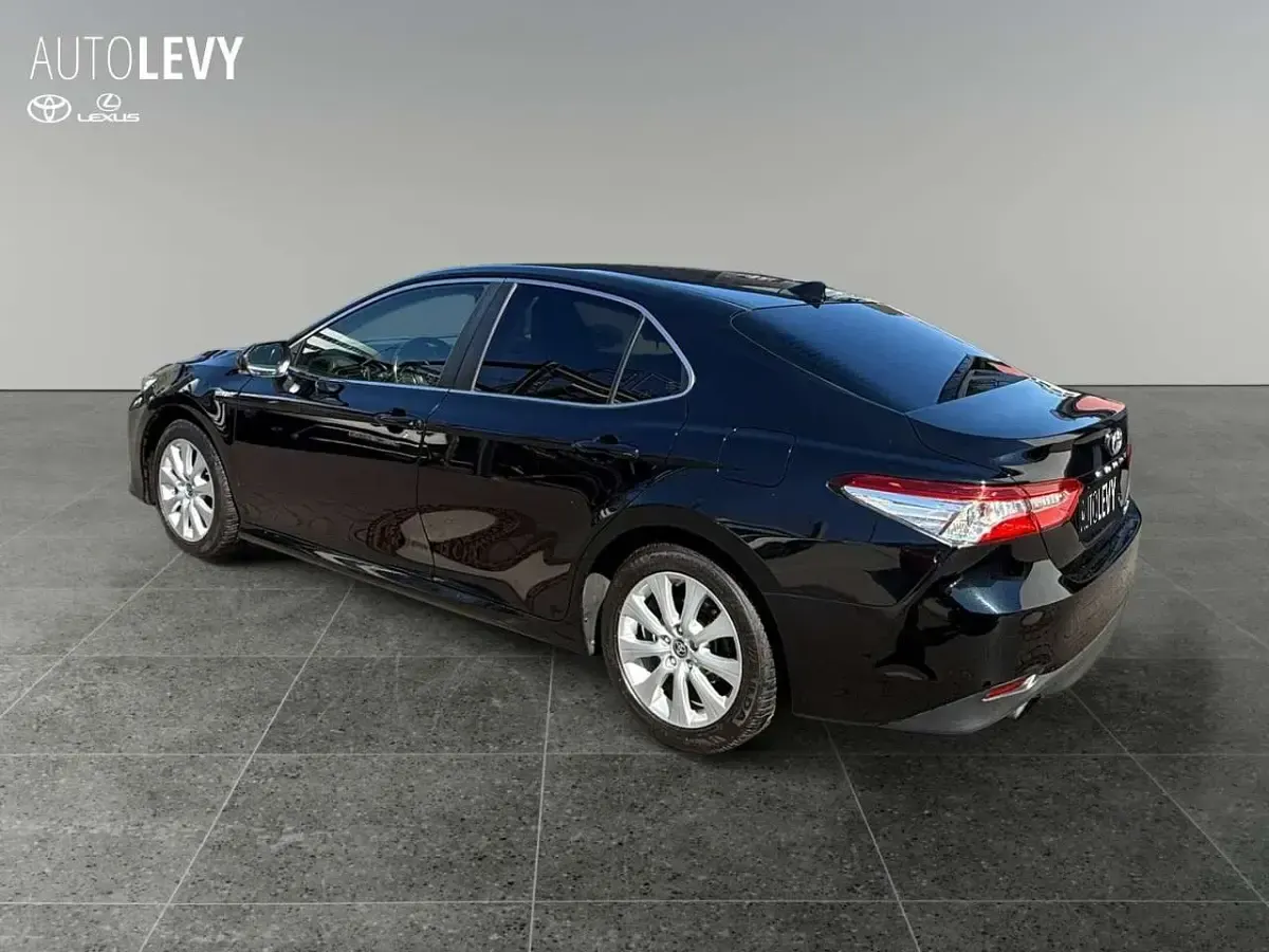 Gebraucht Toyota Camry 218 PS (160 kW) 2020 Attitude black mc (metallic) Limousine