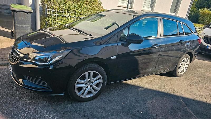 Schwarz Gebraucht 2017 Opel Astra Kombi | 7.950 € (Guter Preis) - Bild 1/4