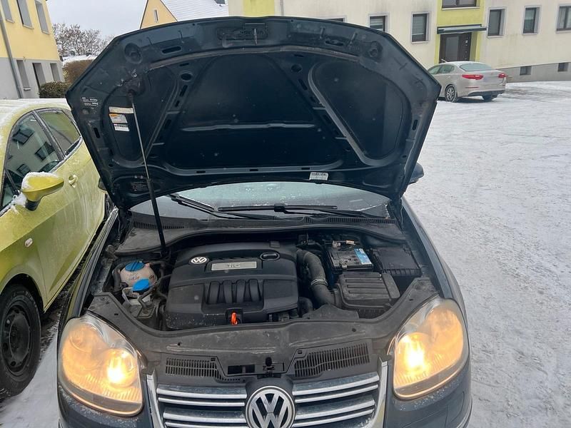 Gebraucht VW Jetta 105 PS (77 kW) 2007 Braun Limousine