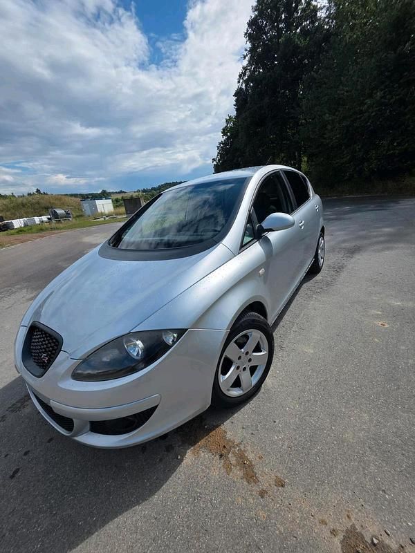 Silber Gebraucht 2005 Seat Toledo Van / Kleinbus | 2.999 € (Fairer Preis) - Bild 1/4