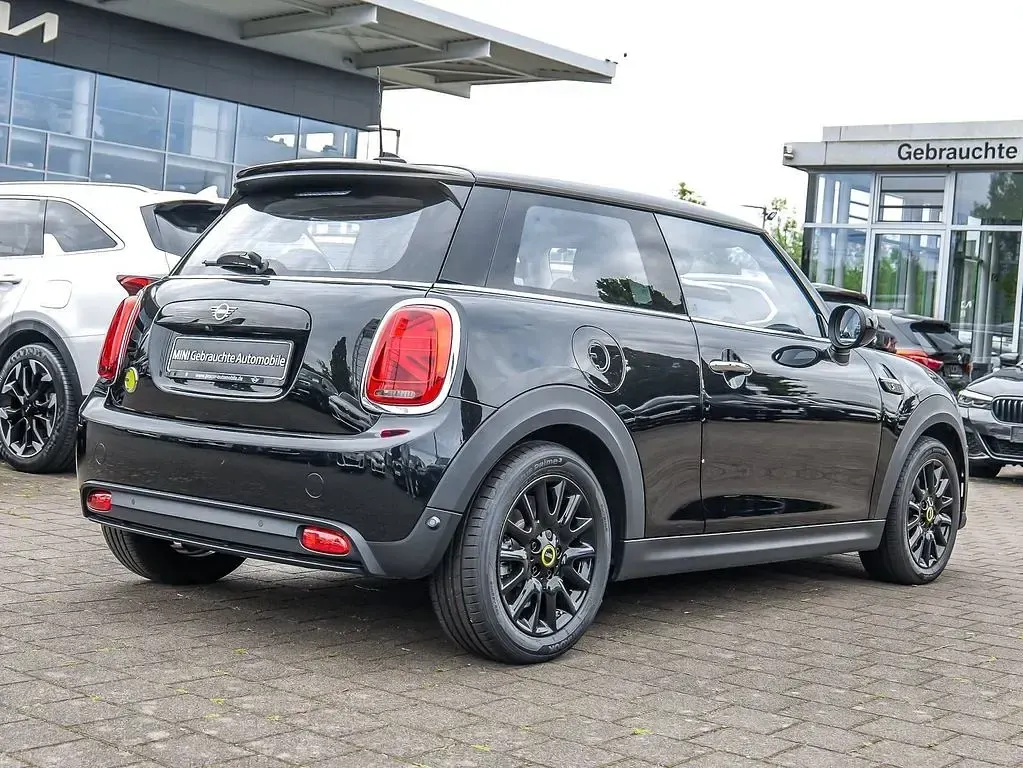 Gebraucht Mini Cooper SE 135 kW (184 PS) 2023 Schwarz Kleinwagen