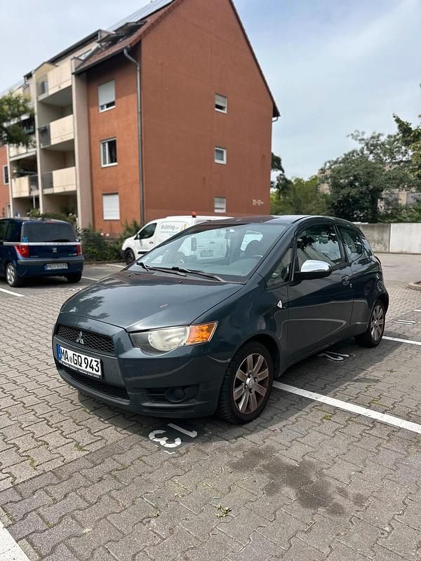 Grau Gebraucht 2009 Mitsubishi Colt Kleinwagen | 2.350 € (Fairer Preis) - Bild 1/4