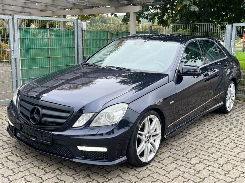 Blau Gebraucht 2010 Mercedes E350 AMG line Limousine | 6.500 € (Superpreis) - Bild 1/4