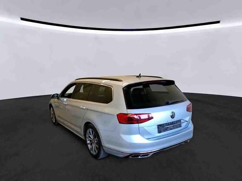 Gebraucht VW Passat Business 150 PS (110 kW) 2023 Scale silver metallic Kombi