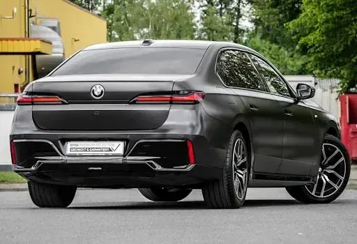 Gebraucht BMW 740 Executive 299 PS (219 kW) 2025 Grau Limousine