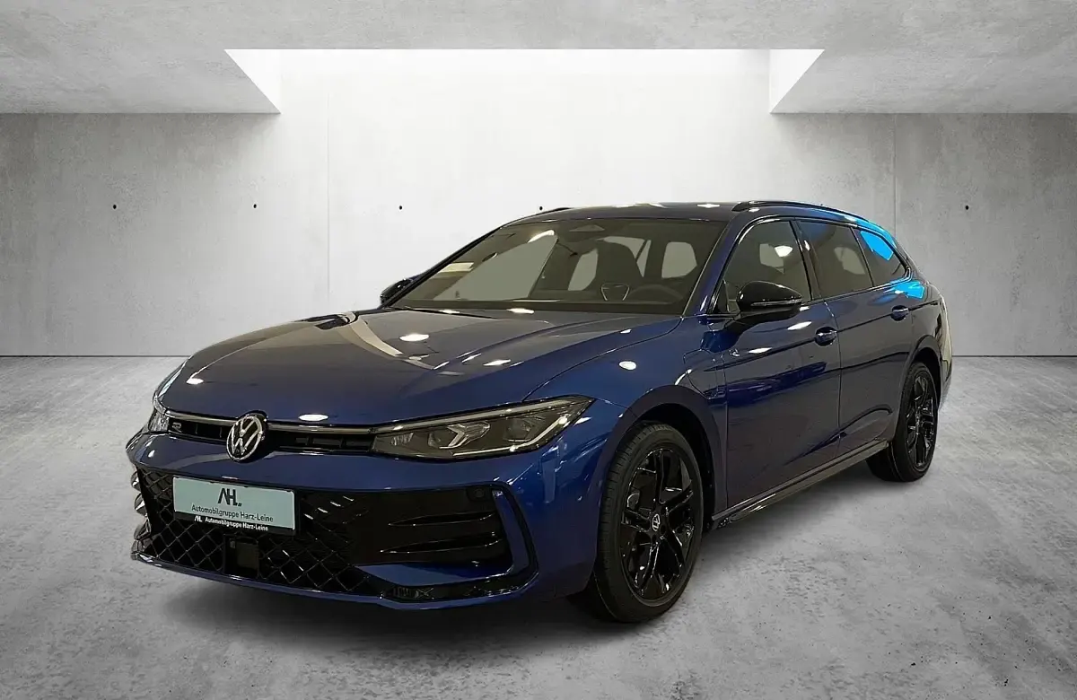 Gebraucht VW Passat IQ Drive 272 PS (200 kW) 2025 Blau Kombi