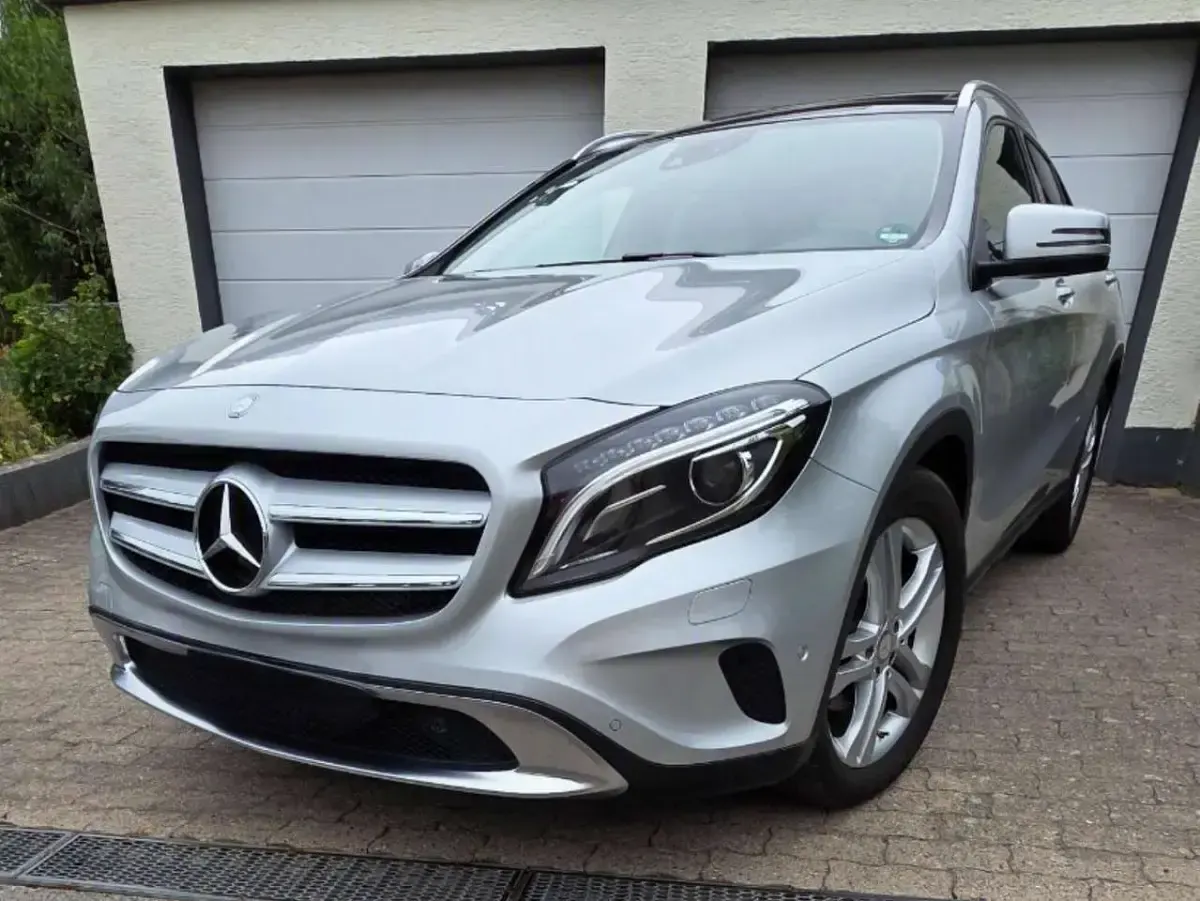 Gebraucht Mercedes GLA220 Urban 170 PS (125 kW) 2015 Silber SUV
