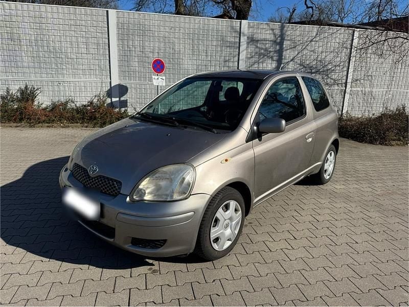 Gebraucht Toyota Yaris 65 PS (47 kW) 2004 Grau Kleinwagen
