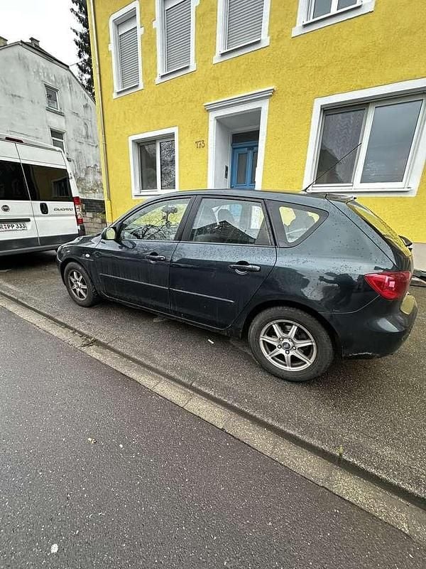 Grün Gebraucht 2004 Mazda 3 Comfort Kleinwagen | 2.000 € (Guter Preis) - Bild 1/4