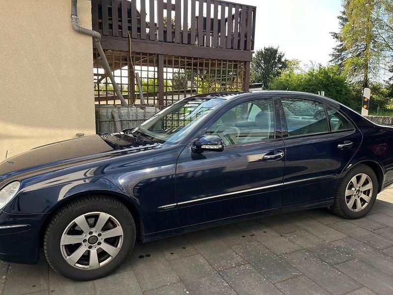 Second-hand Mercedes E280 Elegance 190 CP (139 kW) 2006 Albastru Berlinǎ