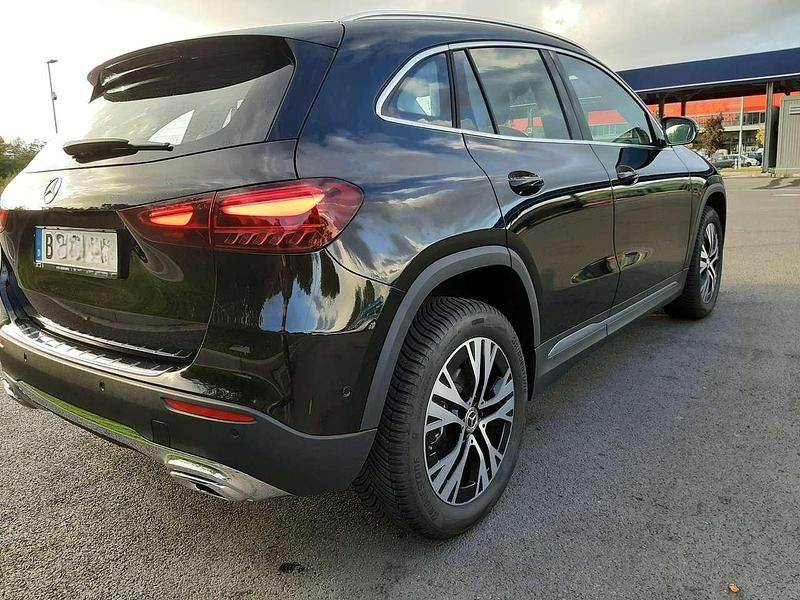 Gebraucht Mercedes GLA200 Advanced 163 PS (119 kW) 2024 Schwarz SUV