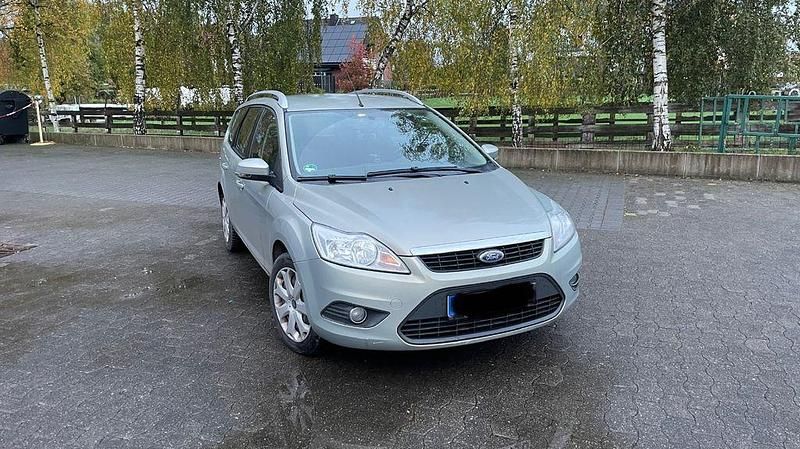 Beige Gebraucht 2010 Ford Focus Limousine | 2.000 € (Guter Preis) - Bild 1/4