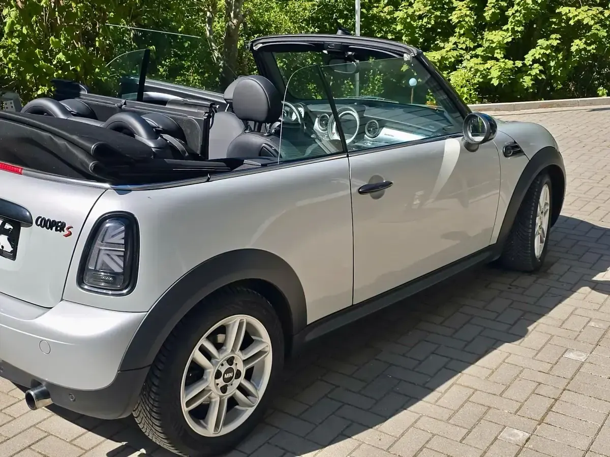 Gebraucht Mini Cooper Cabriolet 122 PS (89 kW) 2011 Silber Cabrio