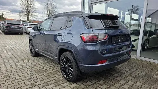 Second-hand Jeep Compass 241 CP (177 kW) 2022 Albastru SUV
