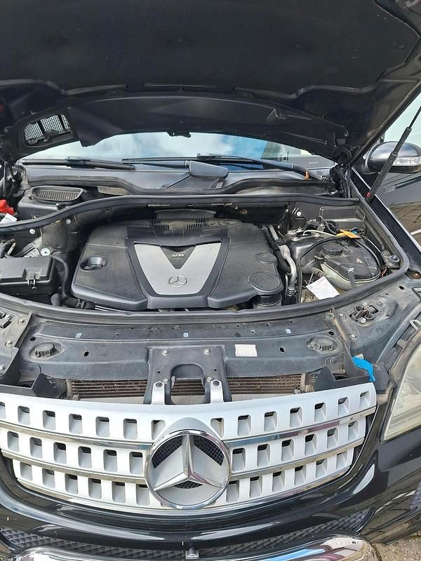 Schwarz Gebraucht 2009 Mercedes ML320 SUV | 8.300 € - Bild 1/4