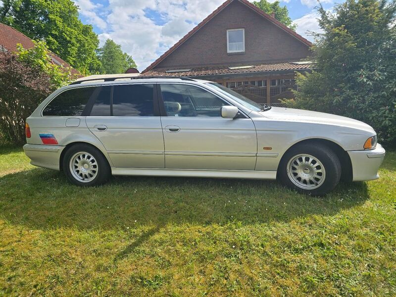 Silber Gebraucht 2001 BMW 520 Kombi | 5.500 € - Bild 1/4