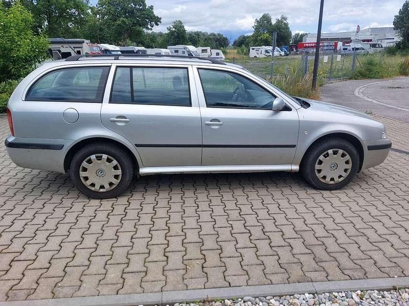 Gebraucht Skoda Octavia Ambiente 101 PS (74 kW) 2005 Diamantsilber met. Kombi