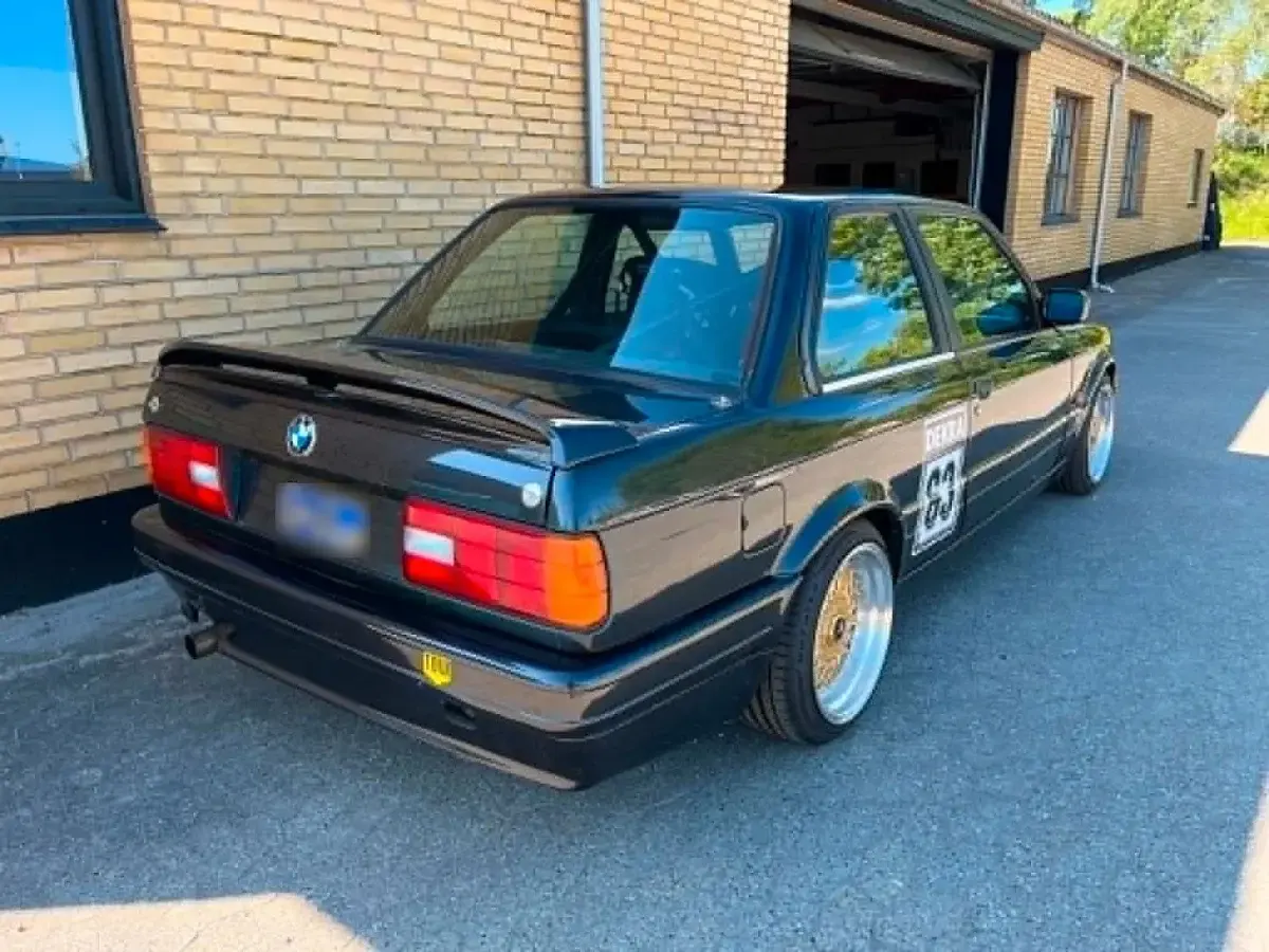 Gebraucht BMW 320 218 PS (160 kW) 1988 Schwarz Coupé