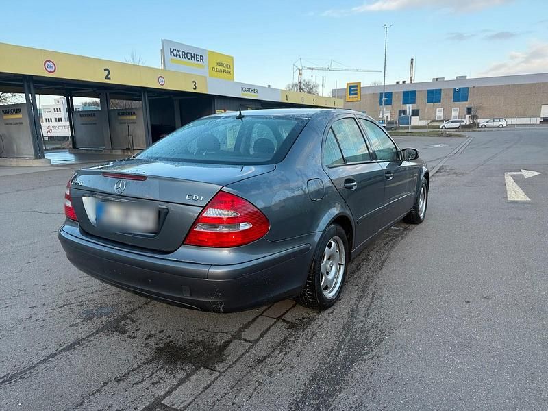 Gebraucht Mercedes E220 150 PS (110 kW) 2005 Blau Limousine