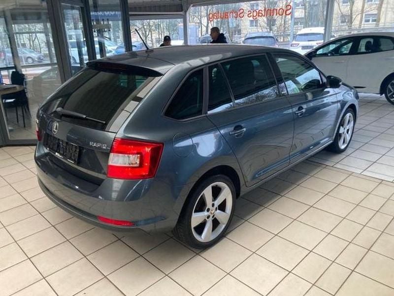 Gebraucht Skoda Rapid Joy 110 PS (80 kW) 2016 Grau Limousine