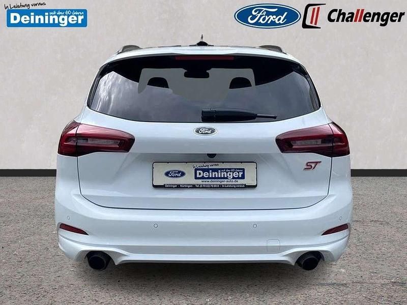 Neu Ford Focus ST 280 PS (205 kW) 2025 Frostweiss Kombi