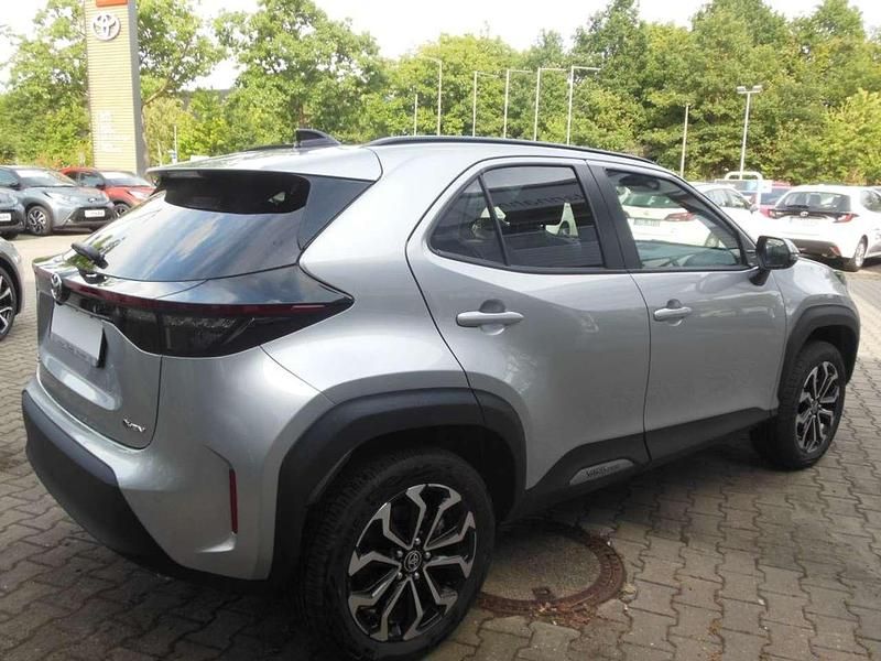 Neu Toyota Yaris Cross 131 PS (96 kW) 2025 Schimmering silber metallic SUV
