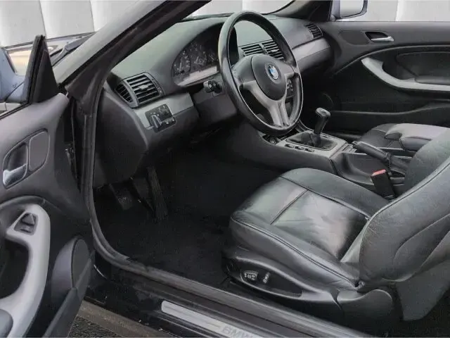 Gebraucht BMW 318 Cabriolet Sport Line 143 PS (105 kW) 2003 Black sapphire metallic Cabrio