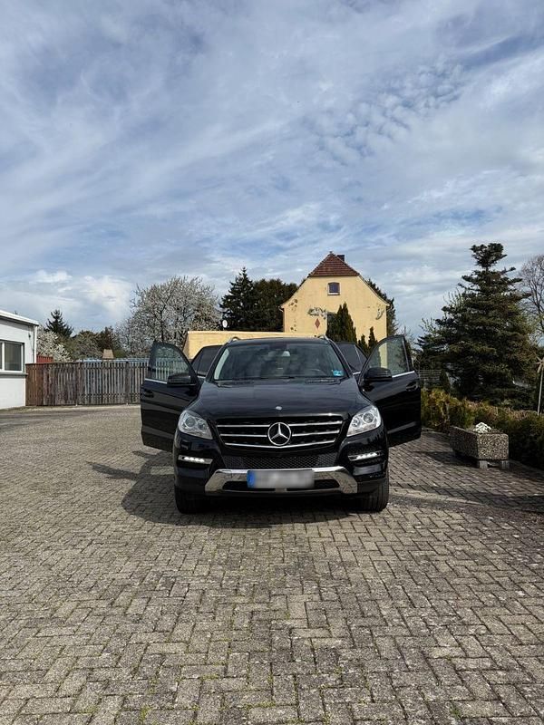 Gebraucht Mercedes ML350 258 PS (189 kW) 2012 Schwarz SUV