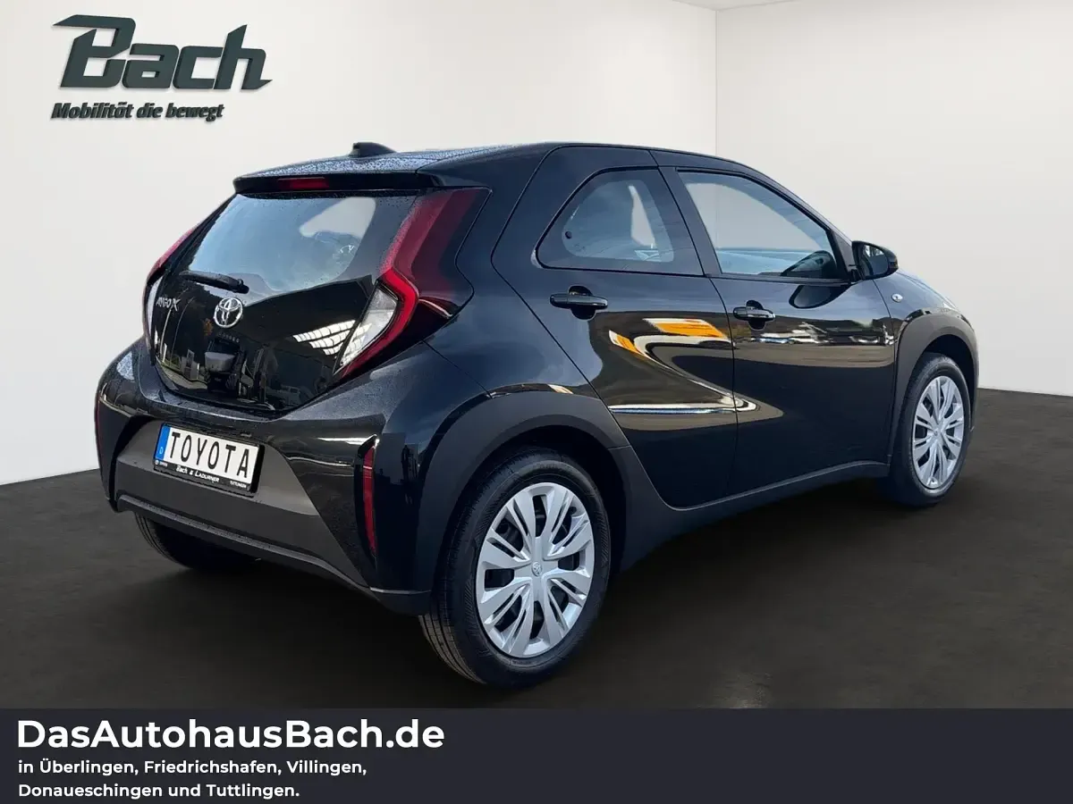 Gebraucht Toyota Aygo X Play 72 PS (52 kW) 2026 Mysticschwarz SUV