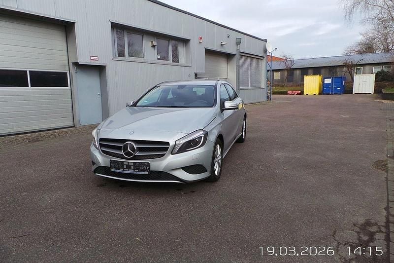 Gebraucht Mercedes A200 136 PS (100 kW) 2013 Silber Limousine