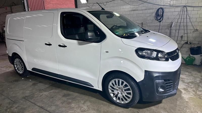 Gebraucht Opel Vivaro 120 PS (88 kW) 2021 Weiß Van / Kleinbus